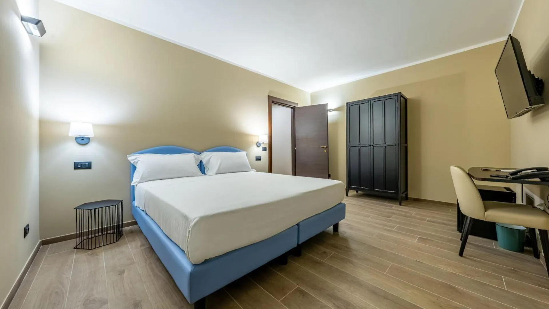 Motel Hotel Charlie Settala Italy